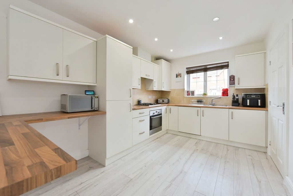 Property photo 2 of 11 Pbox-Img.Jpg