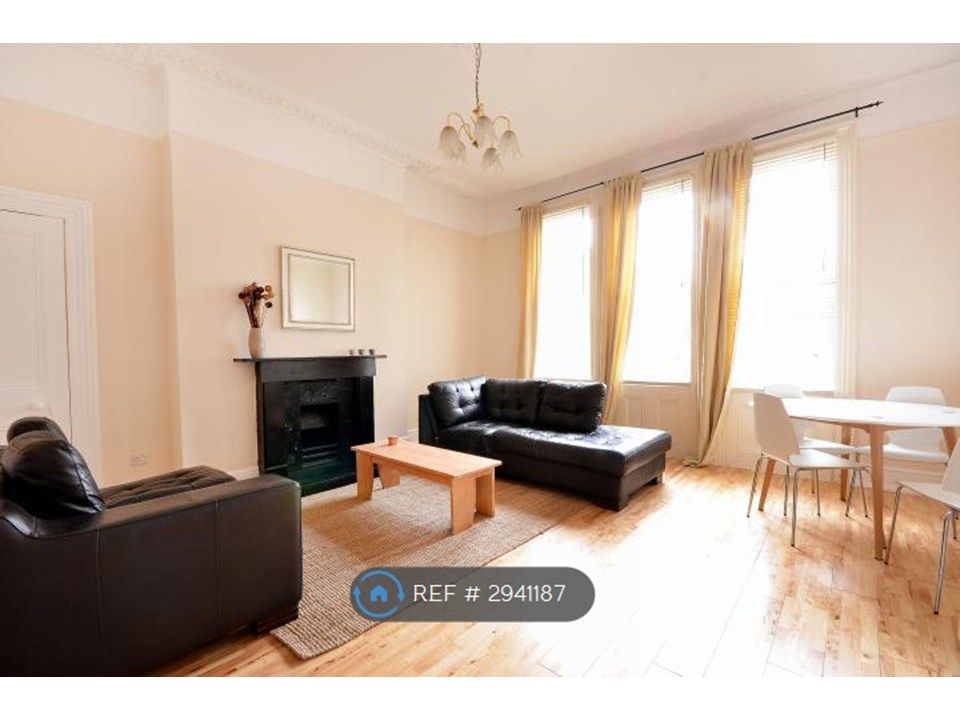 Property photo 1 of 5 Living Room