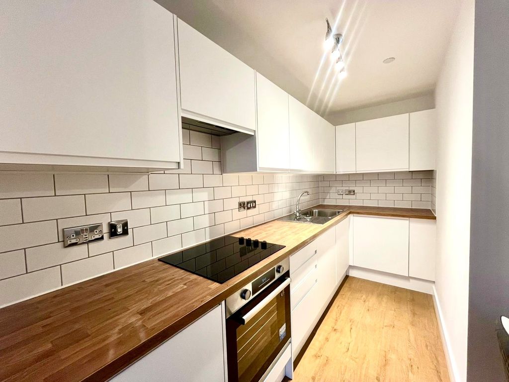 Property photo 3 of 8 Kitchen