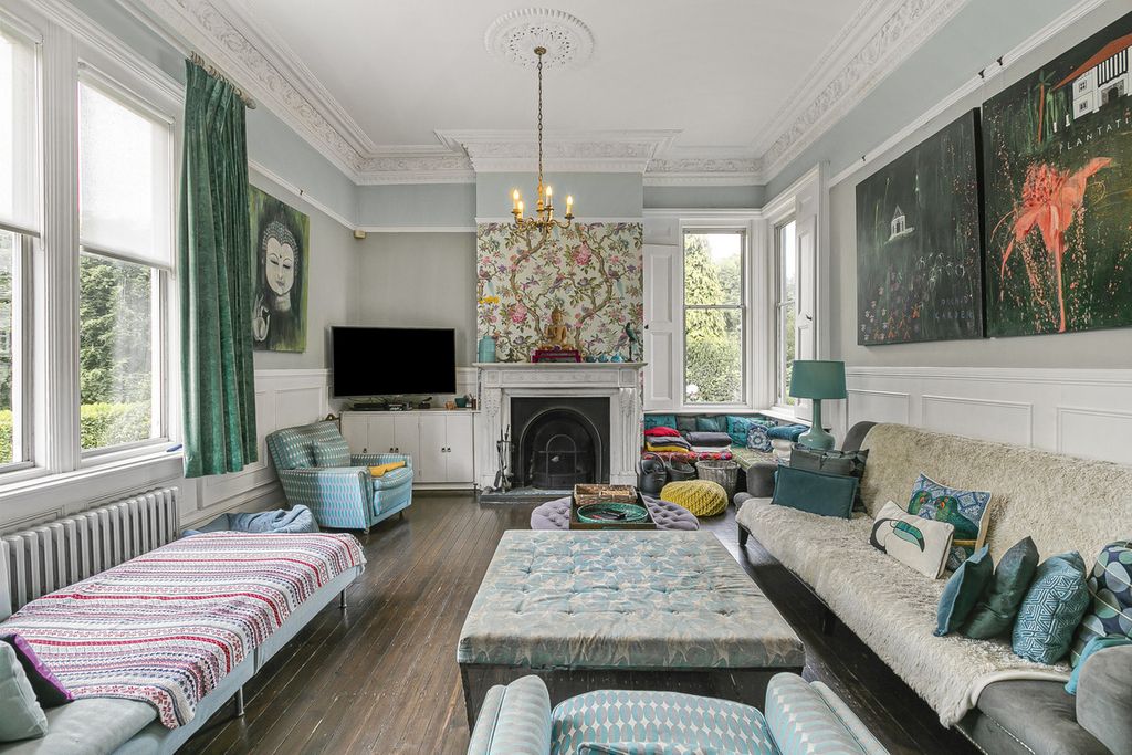 Property photo 2 of 43