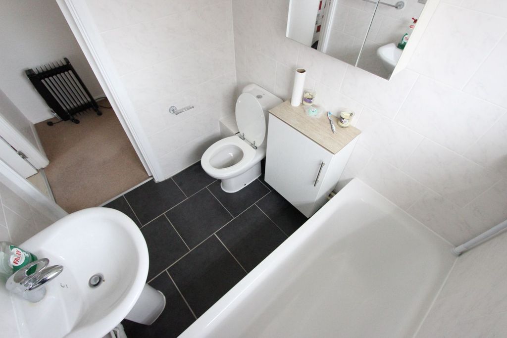 Property photo 3 of 27