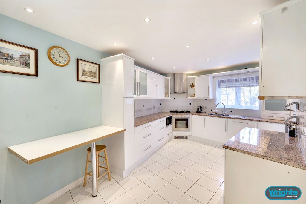 Property photo 2 of 32 Photo 26