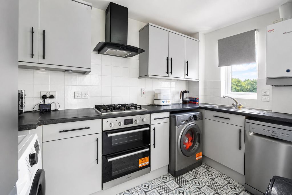 Property photo 3 of 10 c4220E6d-1B9d-4A42-Bcca-099A00c24233.Png