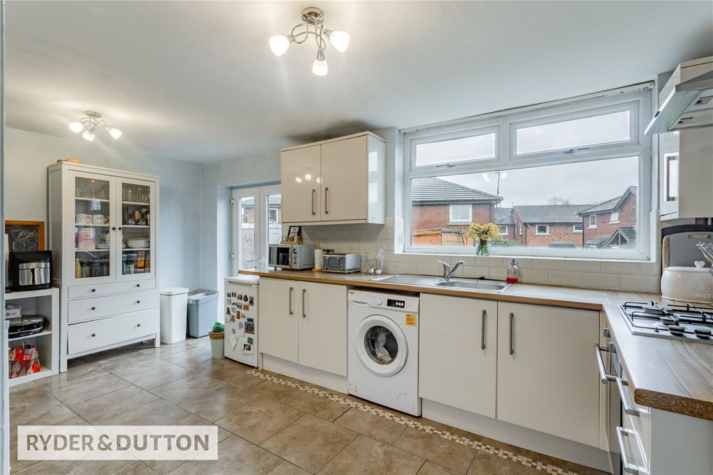 Property photo 1 of 21 Picture No. 05