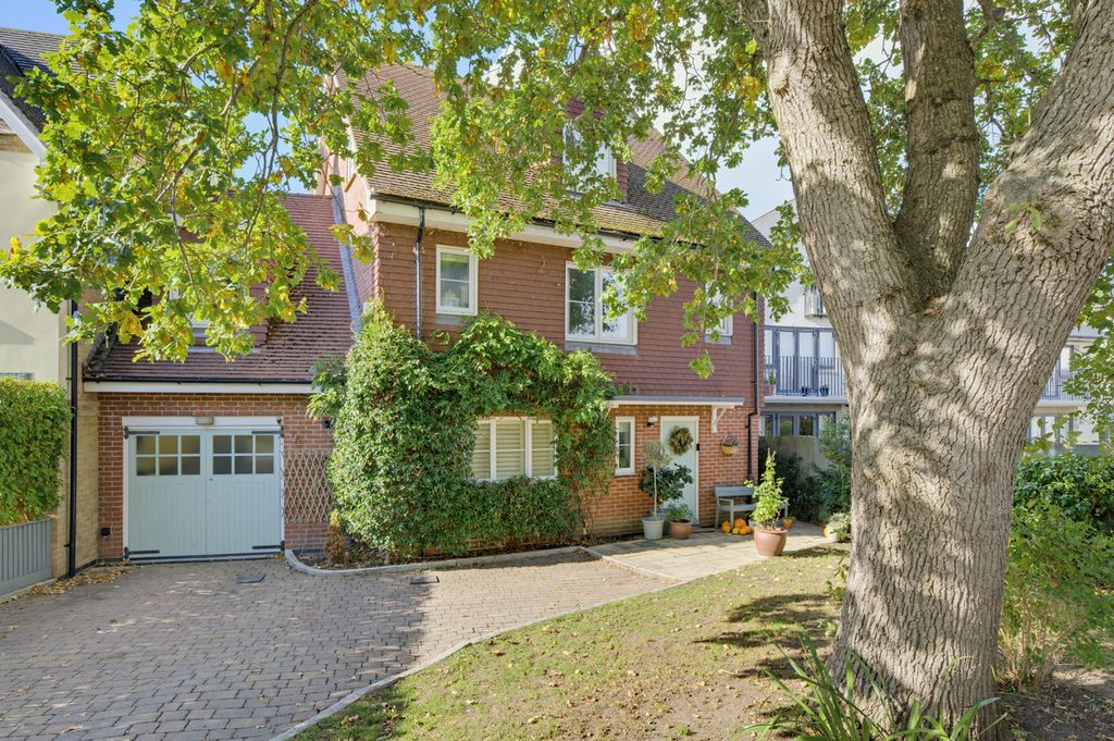 Property photo 1 of 27