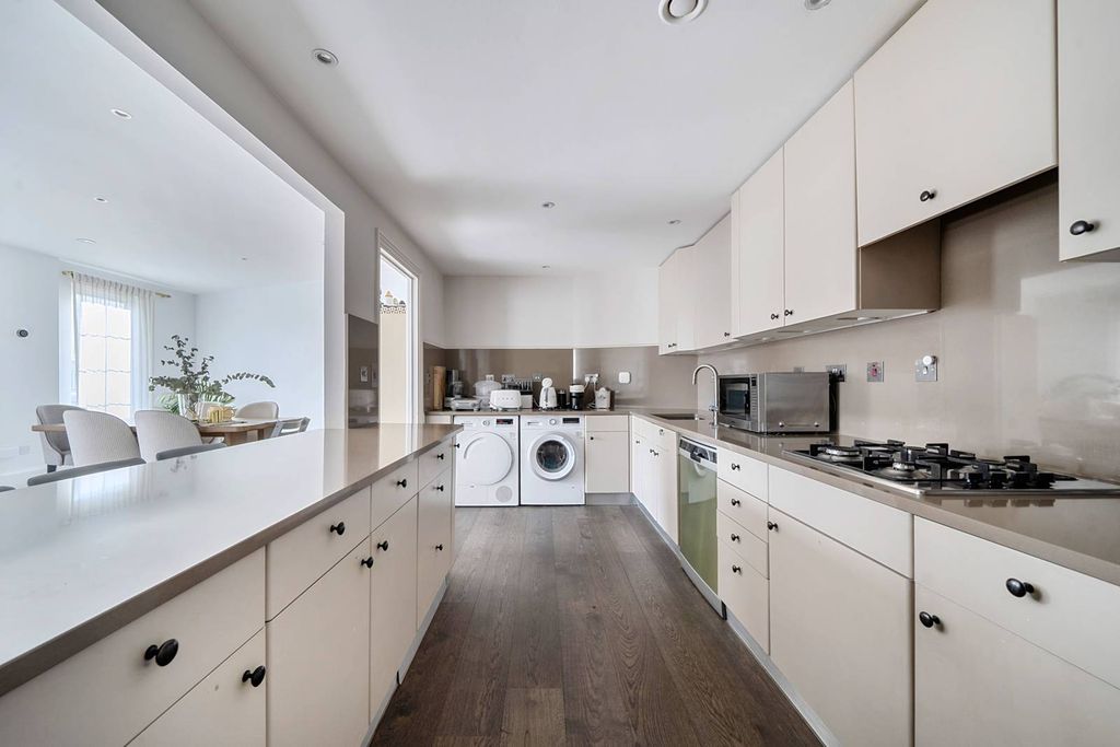 Property photo 1 of 28