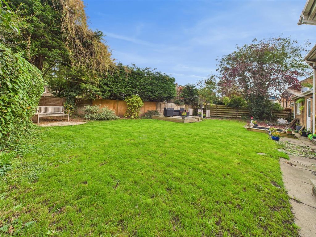 Property photo 2 of 25 Cam03303G0-Pr0239-Still025.Jpg