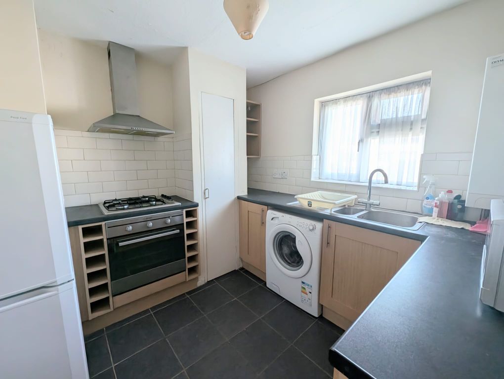 Property photo 2 of 8 Kitchen