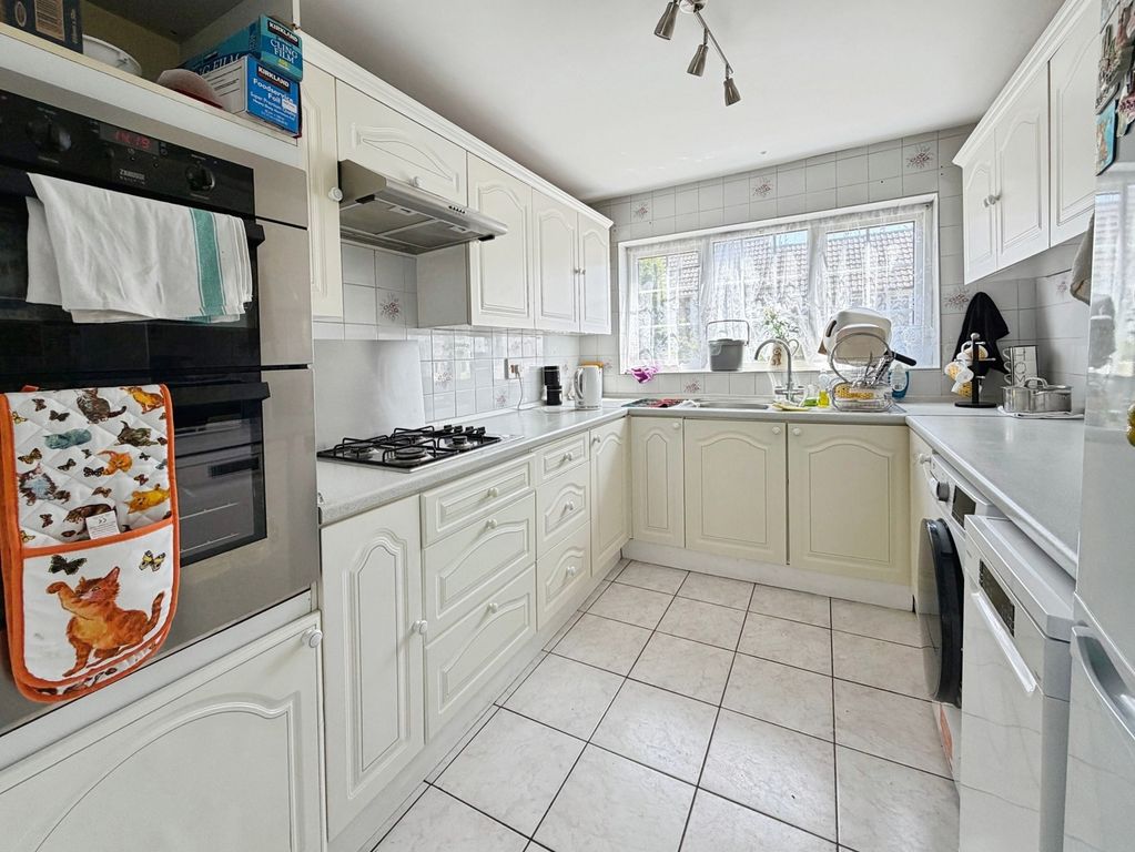 Property photo 1 of 6 Kitchen