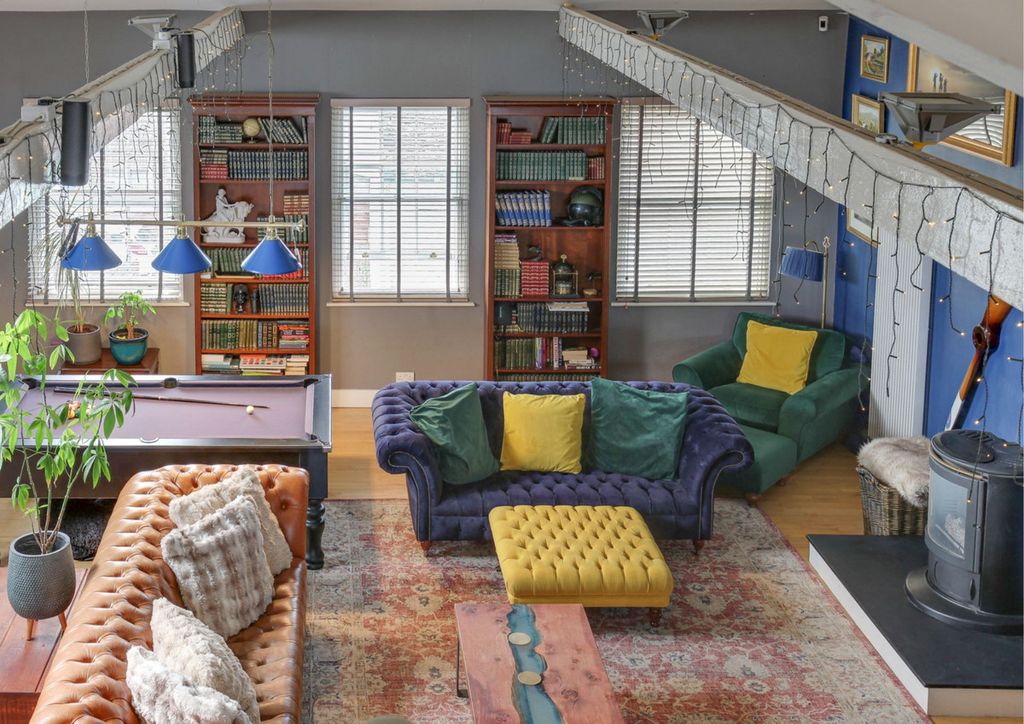 Property photo 2 of 31