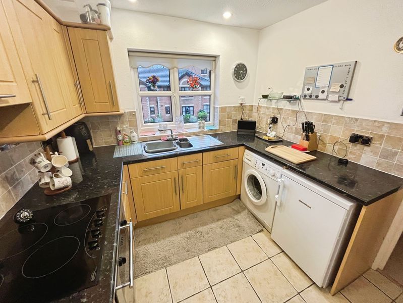 Property photo 3 of 10 Kitchen