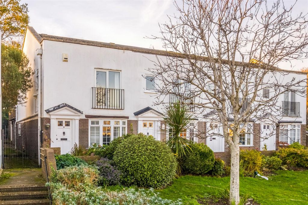 Property photo 1 of 31 6 Kew Street-1.Jpg