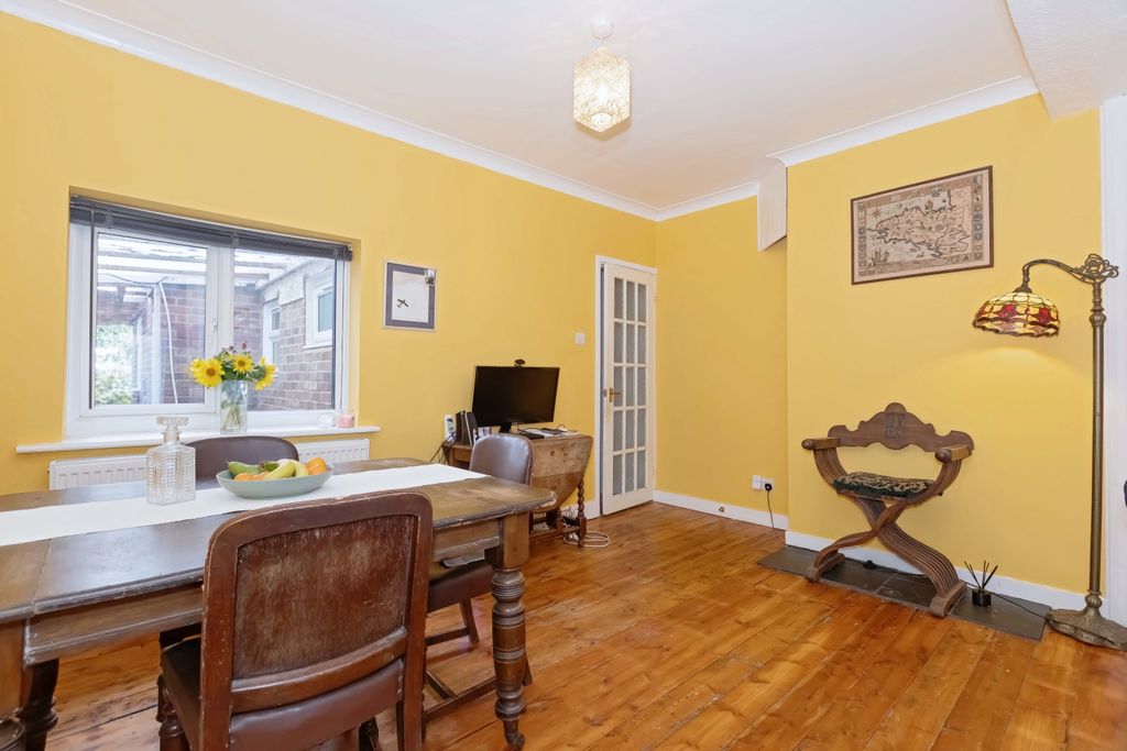 Property photo 2 of 17 Kings Rd_15