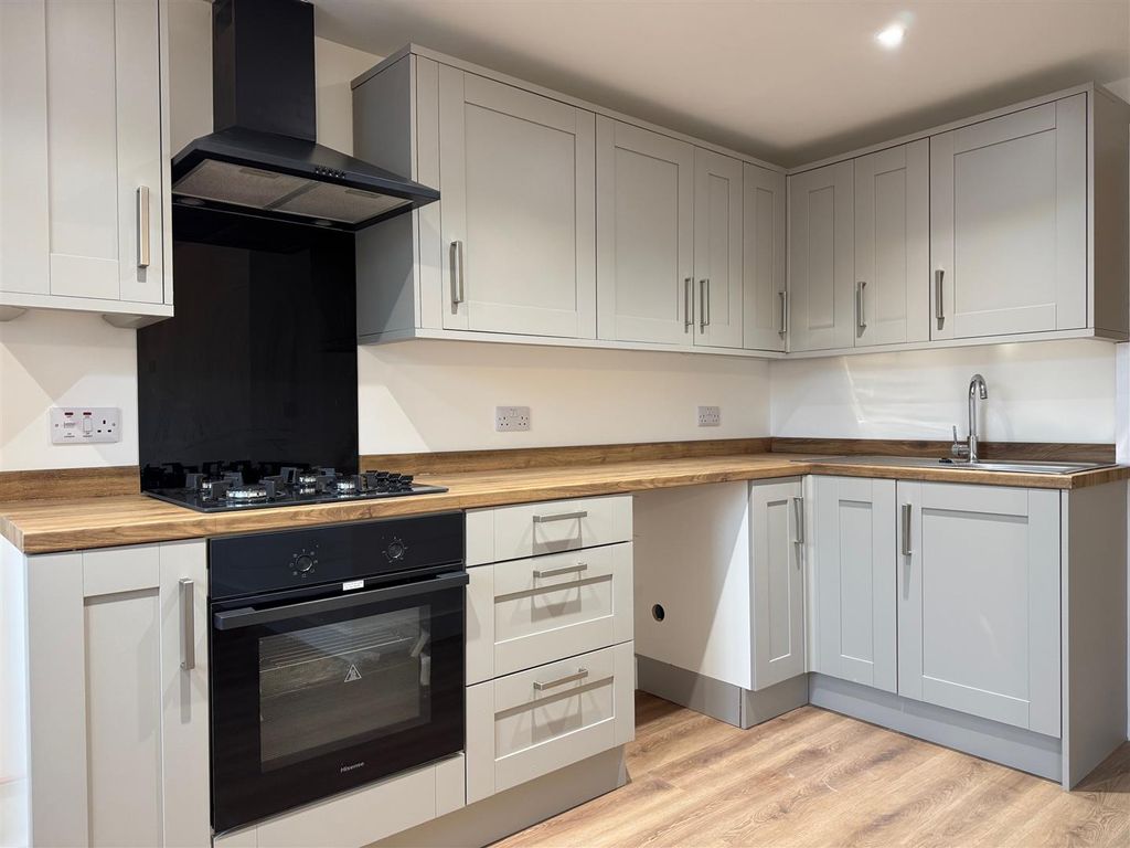 Property photo 1 of 9 Kitchen