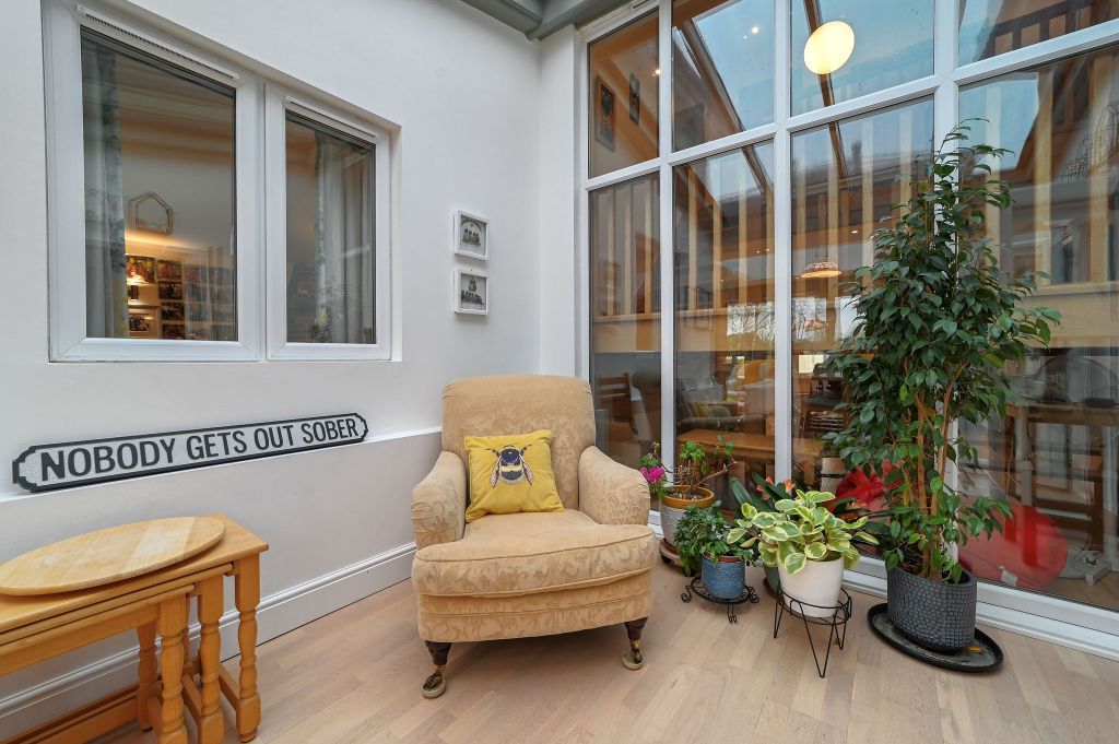 Property photo 3 of 31