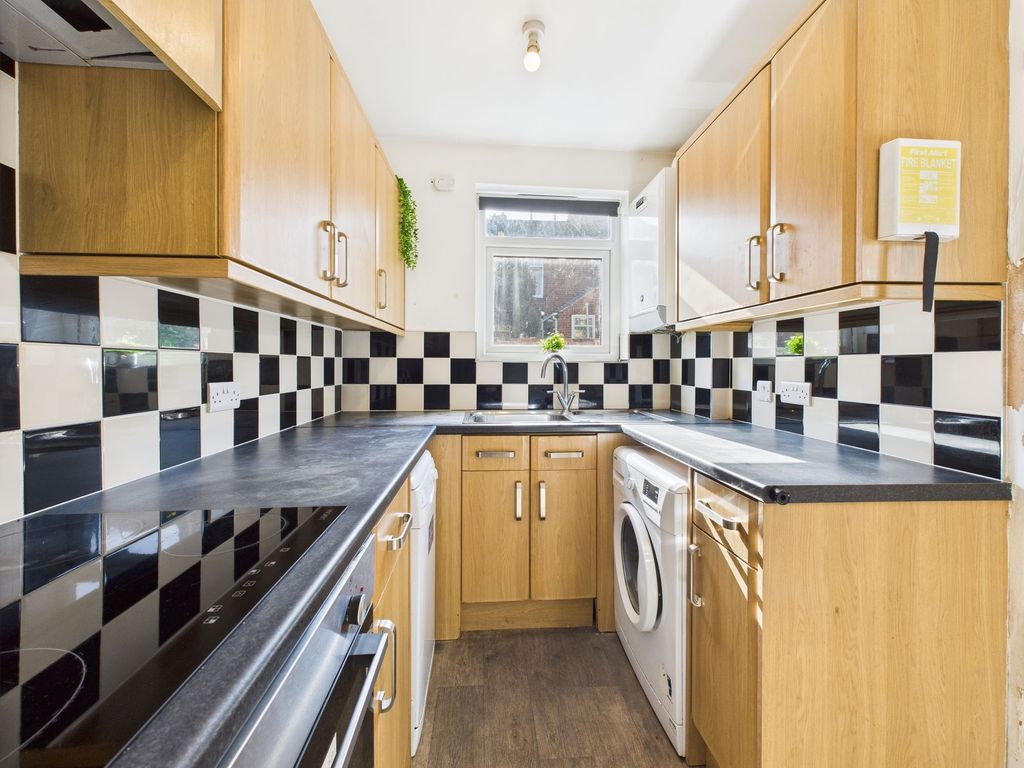 Property photo 2 of 11 Bright And Modern Kitchen With Wooden Cabinets, A ...