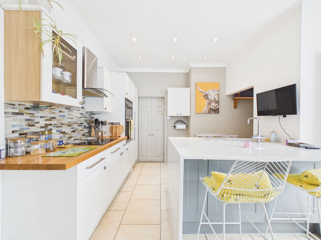 Property photo 2 of 19 Cam03519G0-Pr0503-Still018