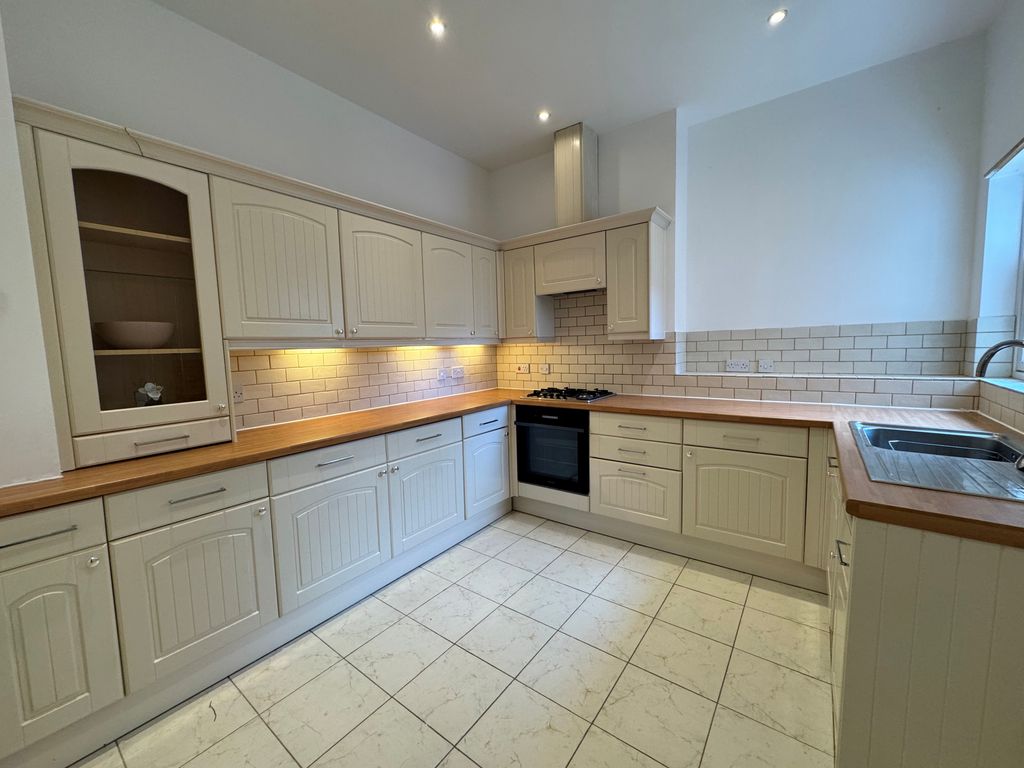 Property photo 2 of 7 Kitchen