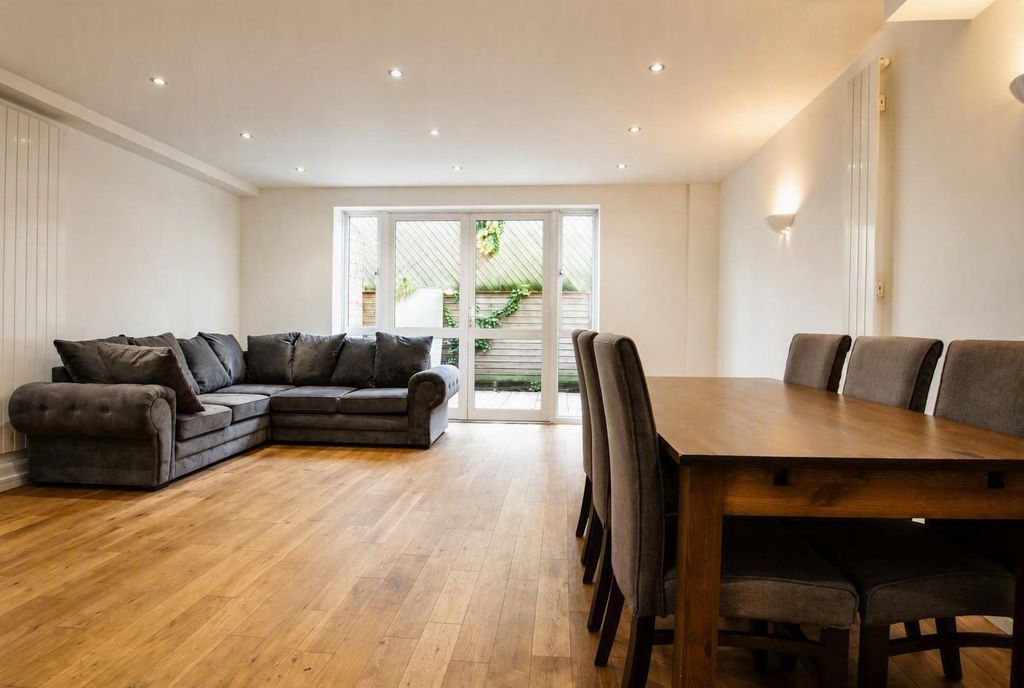 Property photo 1 of 12 Reception