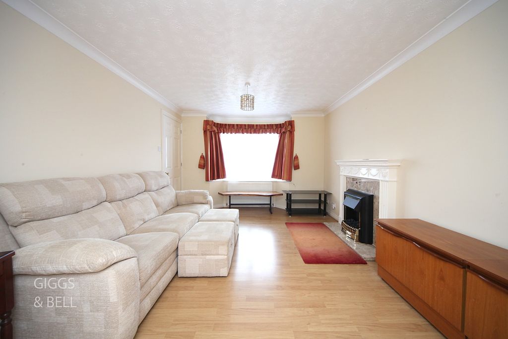 Property photo 2 of 21 4960271