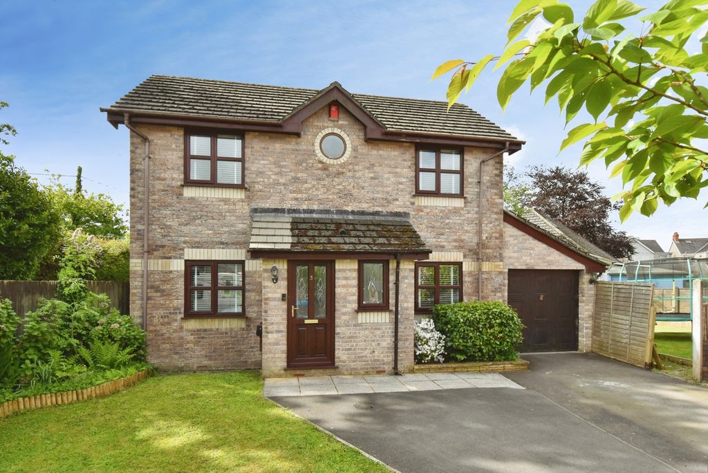 3 bed detached house for saleLlys Y Deri, Hopkinstown, Ammanford, Carmarthenshire SA18