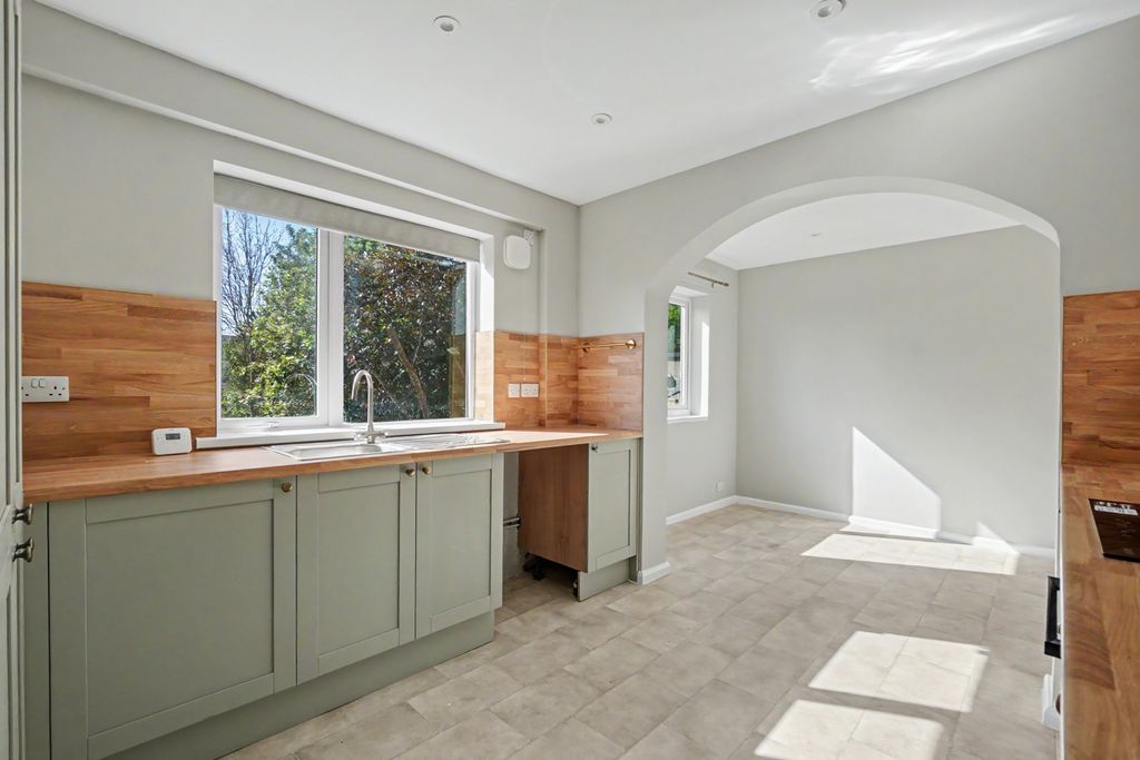 Property photo 3 of 9 Kitchen