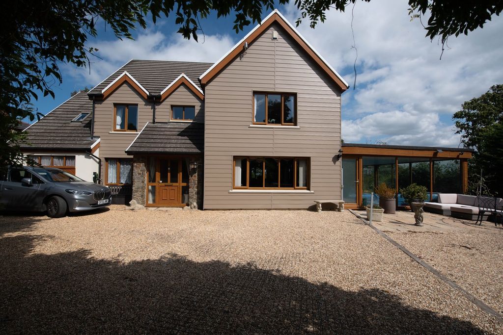 Property photo 1 of 42
