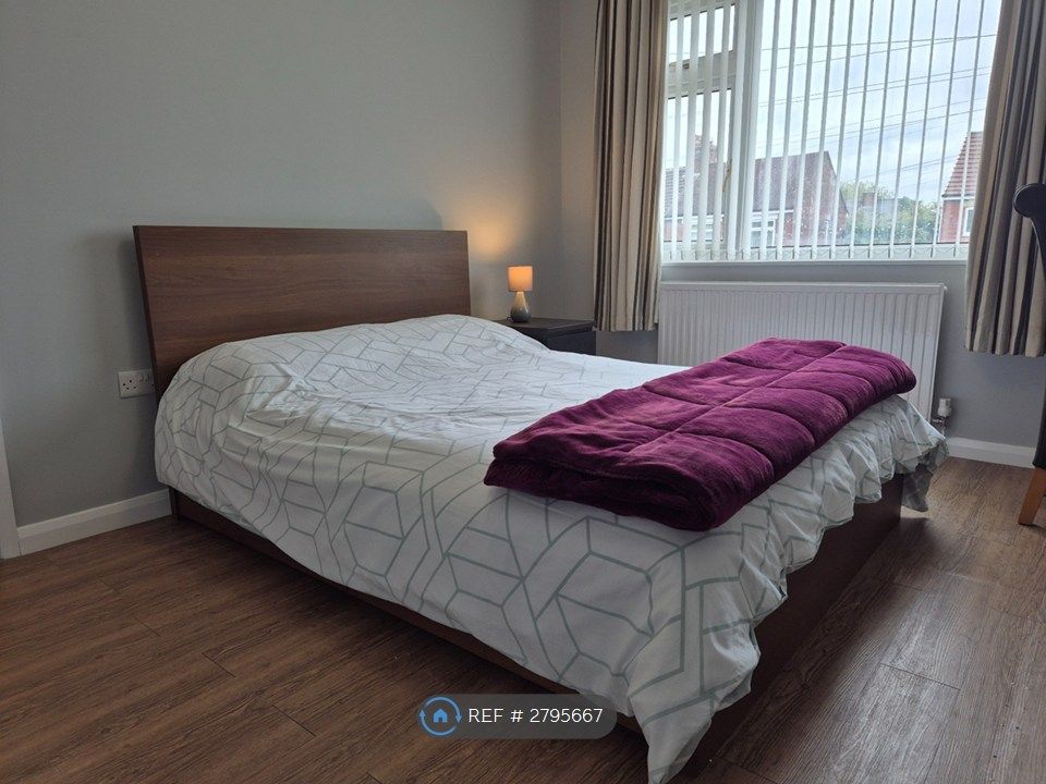 Property photo 3 of 25 First Floor Double — Quiet &amp; Ready To Go