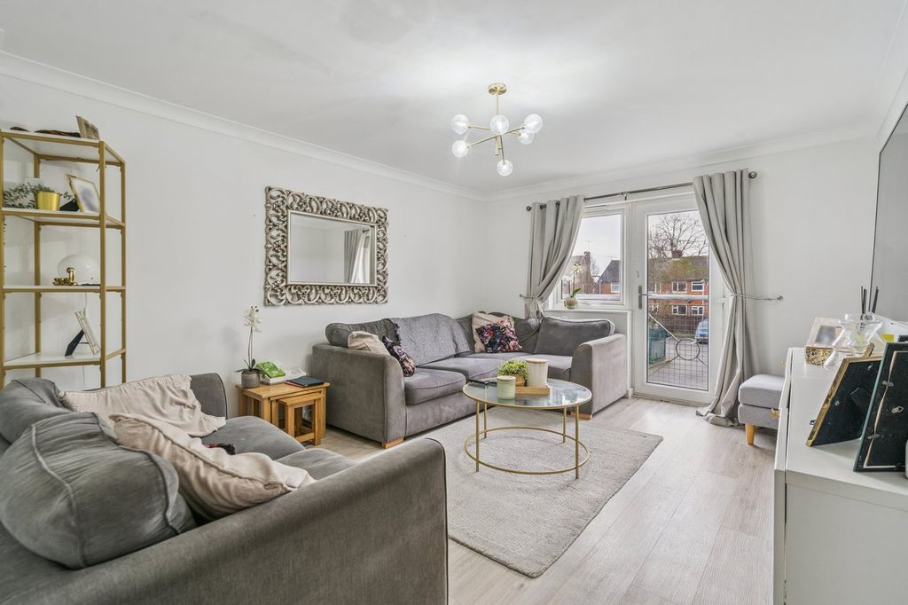 Property photo 2 of 20