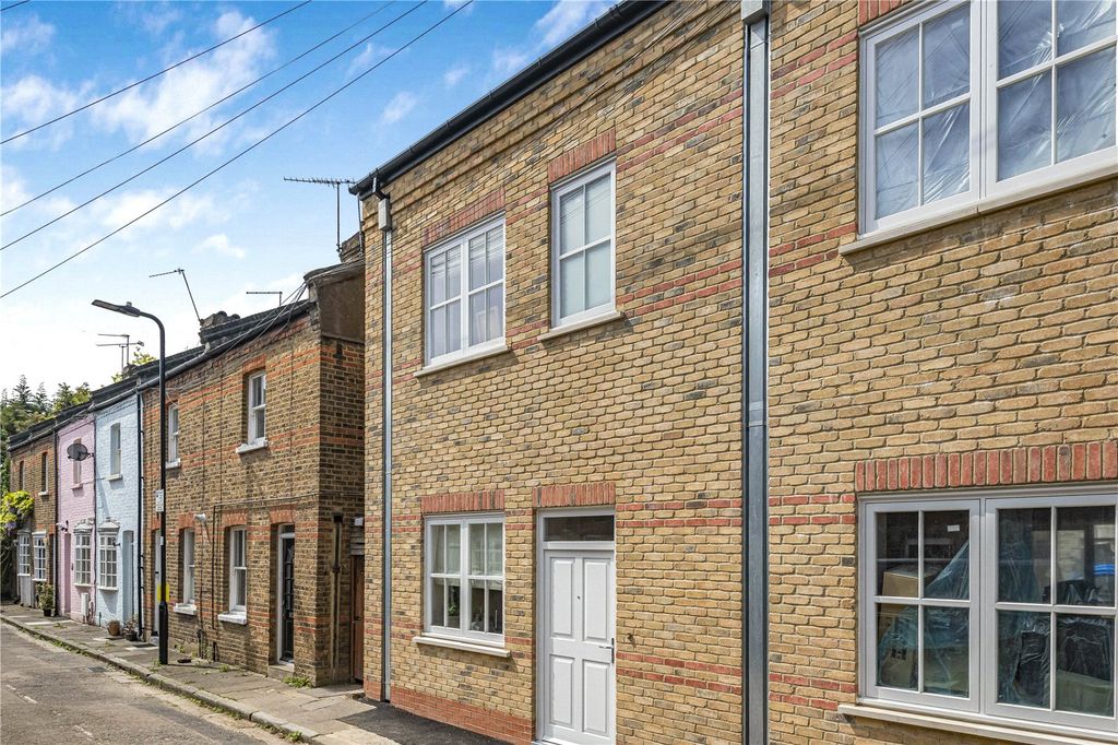 Property photo 1 of 9 External