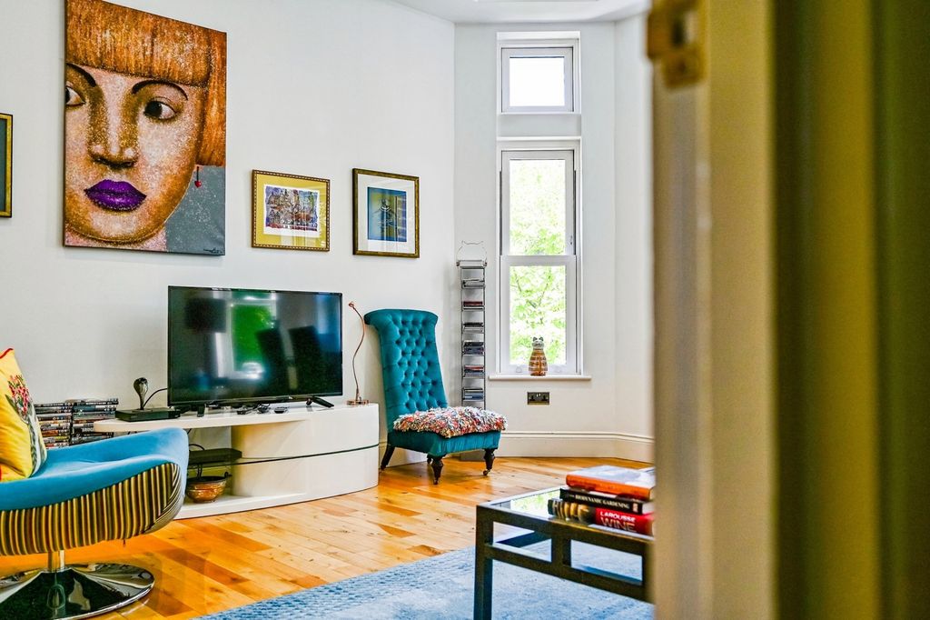 Property photo 3 of 17 Pbox-Img.Jpg