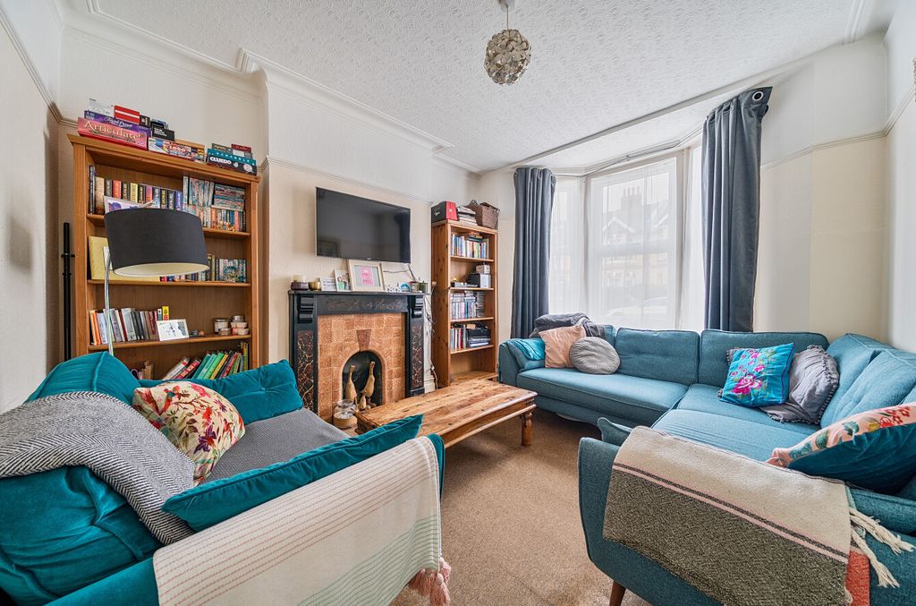 Property photo 3 of 12 1431343-8-69c2Dd3...