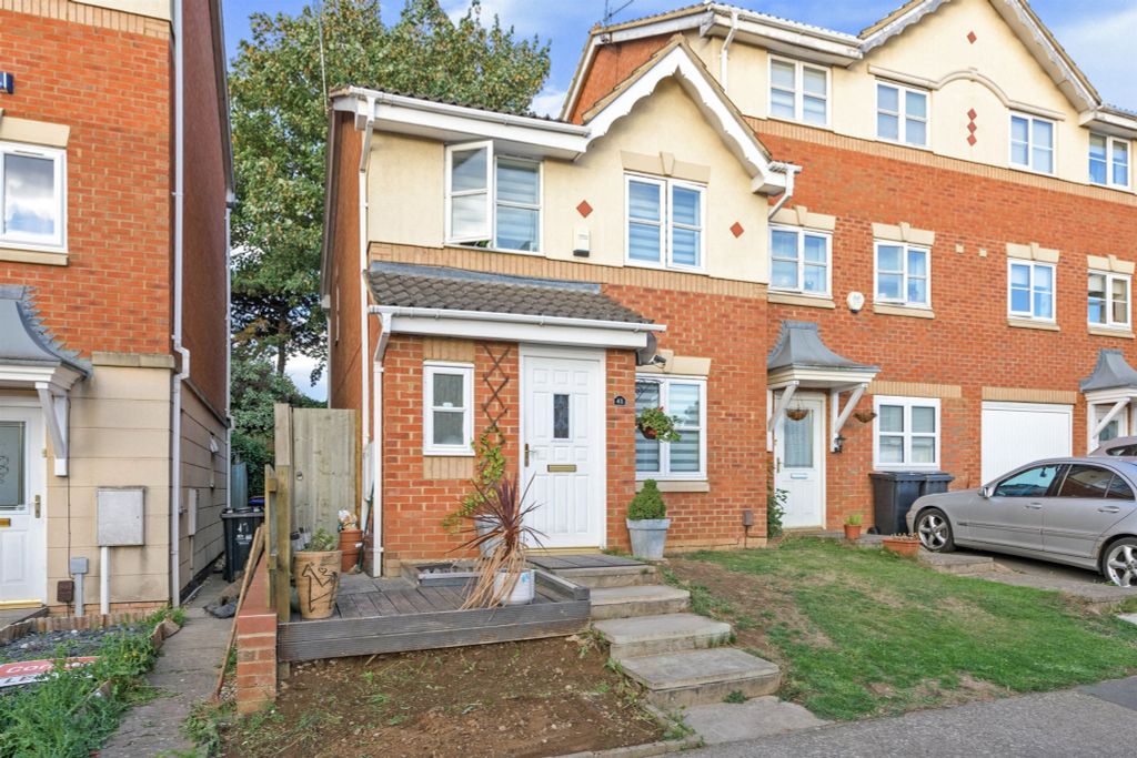 3 bed end terrace house for sale Queens Park