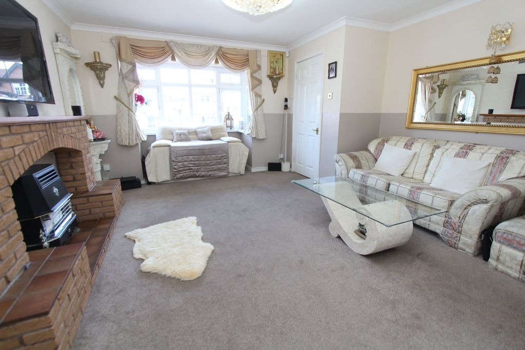 Property photo 2 of 28