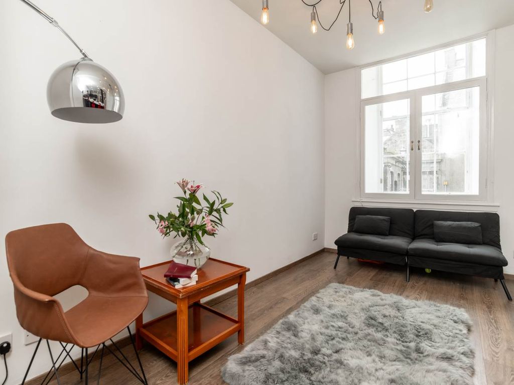 Property photo 2 of 14 78817_Sqft_22E_Adelphi-013