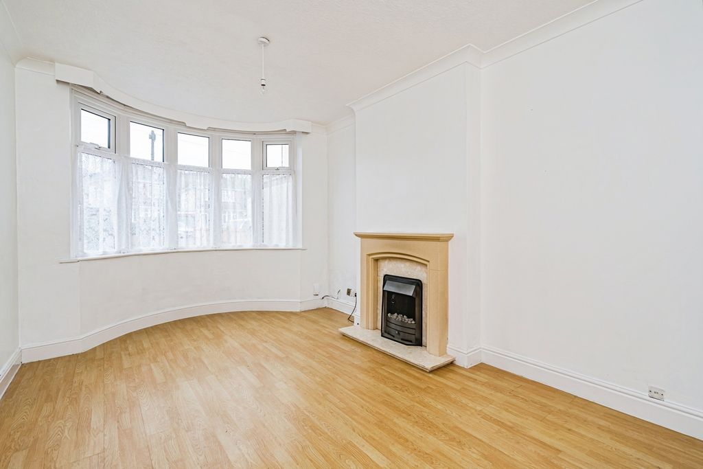 Property photo 2 of 17 Photo