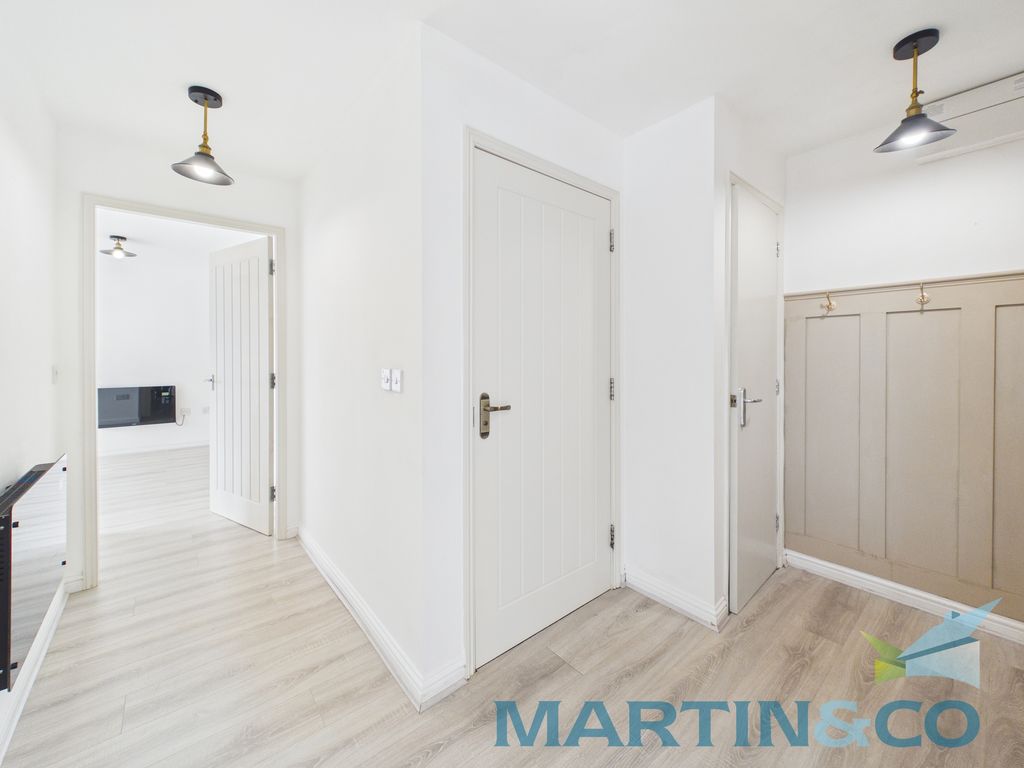 Property photo 3 of 21 Cam01870G0-Pr0198-Still005