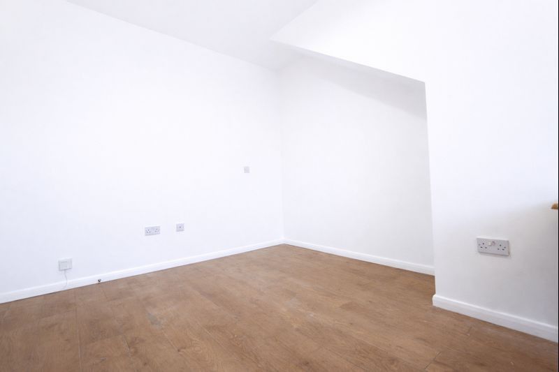 Property photo 2 of 9 Photo 11