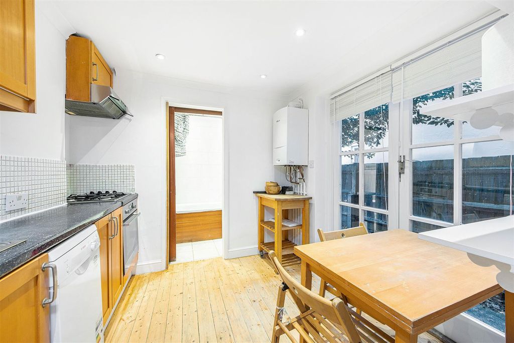 Property photo 3 of 9 31943_Davies_And_Davies_61A_Lennox_Rd_7_Lo.Jpg