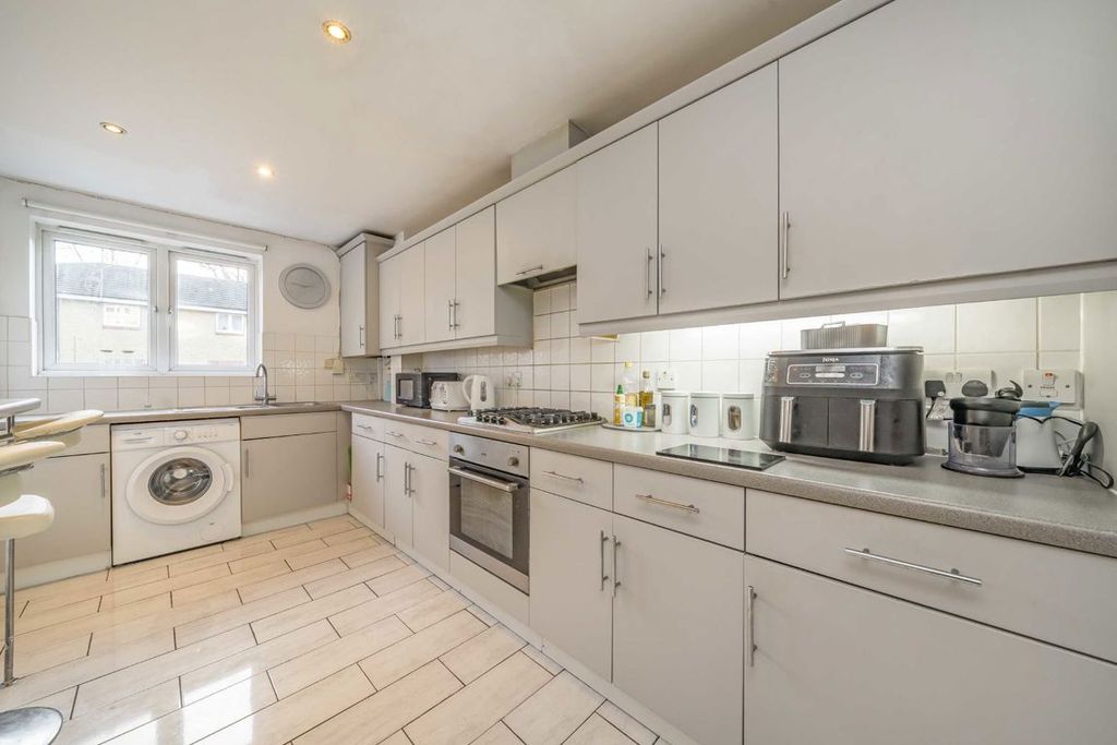 Property photo 3 of 6