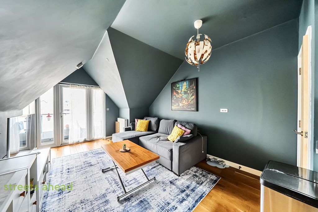 Property photo 2 of 17 786Bf660-2066-4B5...