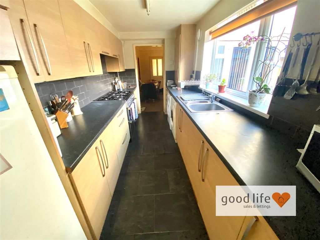 Property photo 3 of 18 20251213_133140580_Ios98Hastingsstreet.Jpg