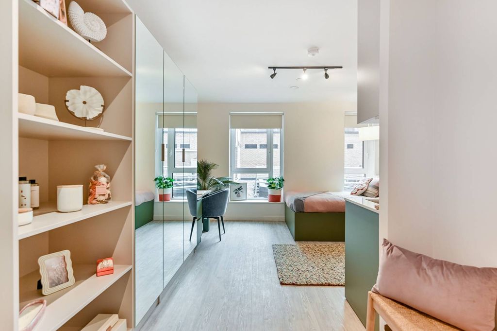 Property photo 1 of 40