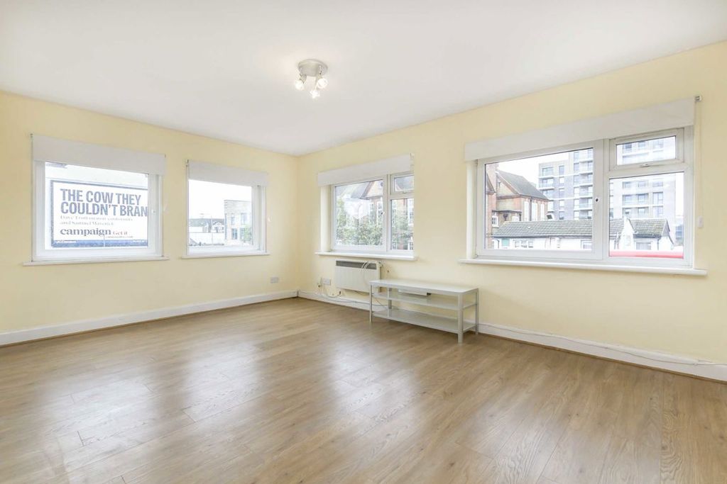 Property photo 1 of 3