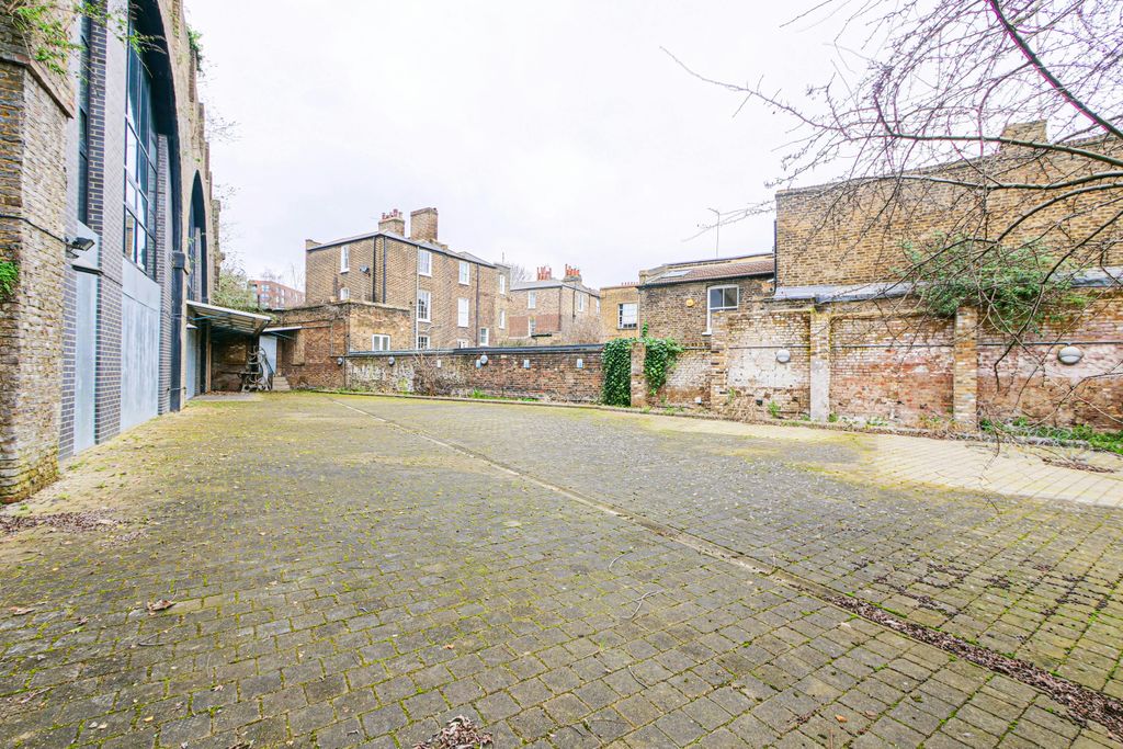 Property photo 2 of 5 P1233523.Jpg