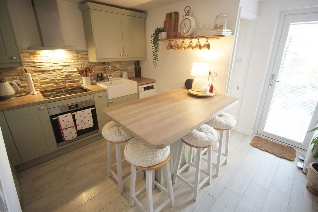 Property photo 2 of 11 Kit.Jpg