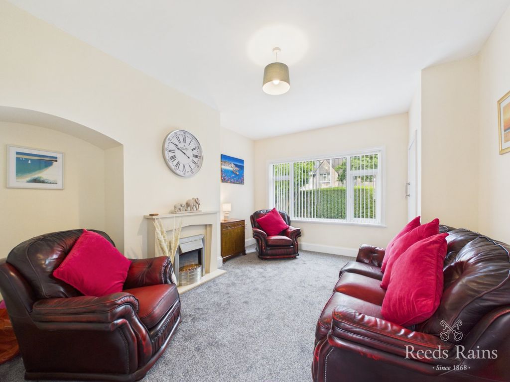 Property photo 2 of 17 Sitting Room