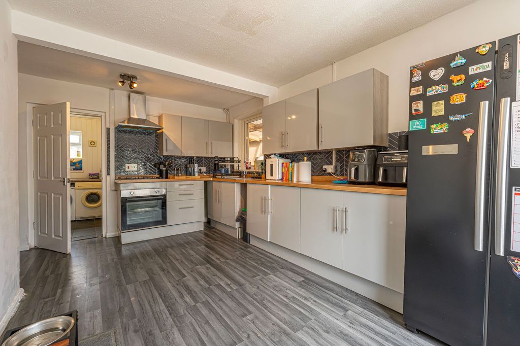 Property photo 2 of 43