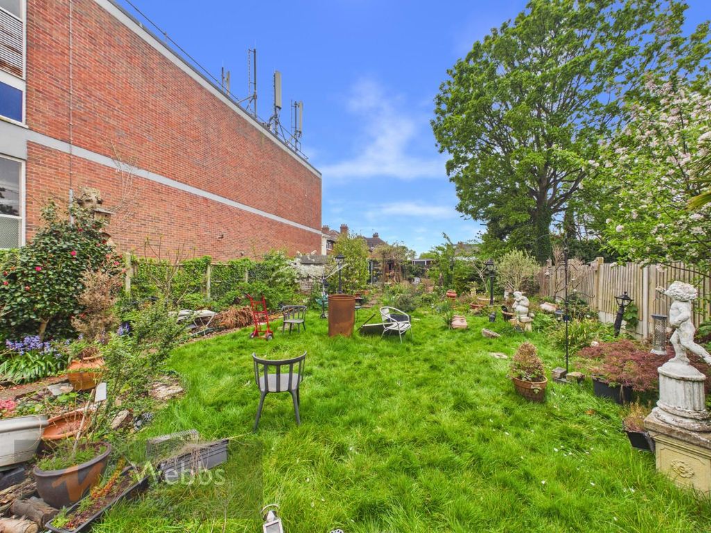 Property photo 3 of 33 Cam04932G0-Pr0201-Still042.Jpg