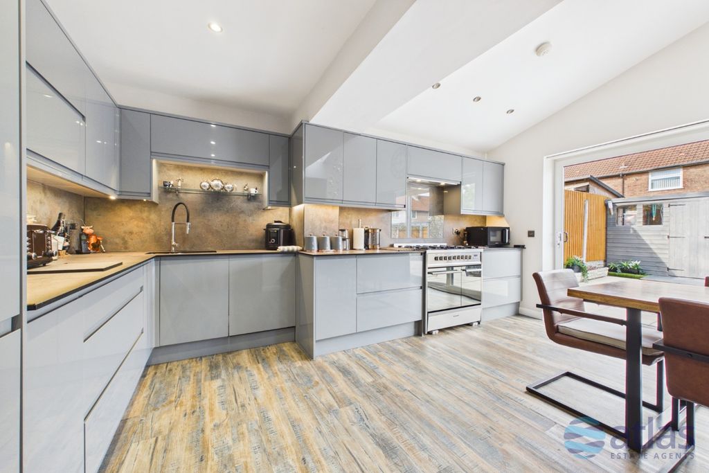 Property photo 3 of 45 Kitchen/Dining Space